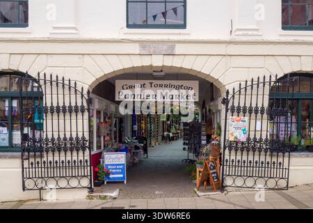 Der Eingang zum Great Torrington Pannier Market, Devon, England. Stockfoto