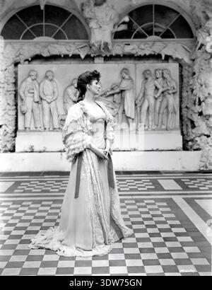 DIANA WYNYARD Porträt in voller Länge in EINEM IDEALEN EHEMANN 1947 Regisseur/Produzent ALEXANDER KORDA Theaterstück Oscar Wilde Kostümdesign Cecil Beaton London Film Productions / British Lion Film Corporation Stockfoto