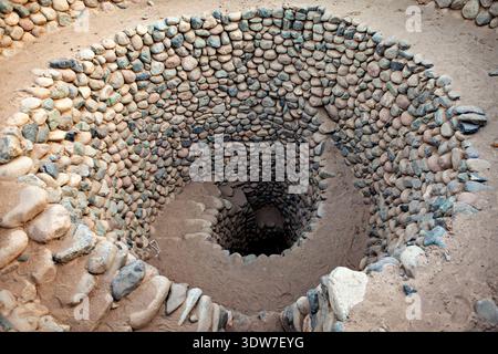 Die antiken Nasca Brunnen (Puquios) in der Nähe von Nazca, Peru Stockfoto
