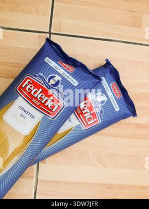 Pasta Federici. Federici (La Spiga Food Srl) ist ein italienisches Unternehmen, das getrocknete Teigwaren, Mehl und andere damit verbundene Lebensmittel herstellt. Stockfoto