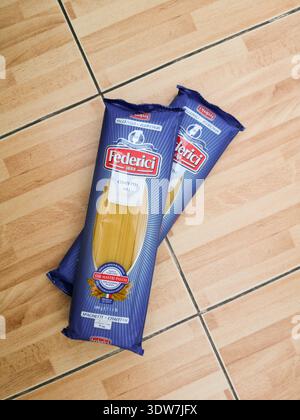 Pasta Federici. Federici (La Spiga Food Srl) ist ein italienisches Unternehmen, das getrocknete Teigwaren, Mehl und andere damit verbundene Lebensmittel herstellt. Stockfoto