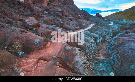 Der schroffe Desert Trail und die Rocky Lava Butte Landscape in Nevada Stockfoto