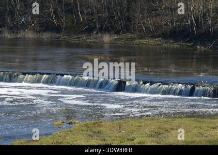 Ventas Rumba rasant auf dem Venta-Fluss in Kuldiga, Lettland Stockfoto