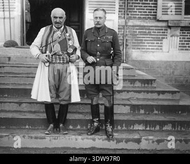 König Nikolaus I. Petrovic von Montenegro und Sir Douglas Haig, Beauquesne, südlich von Doullens, November 1916. Stockfoto