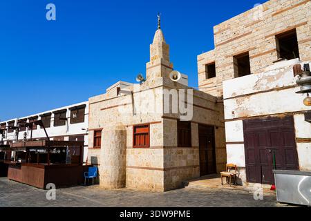 Traditionelle Korallensteinmoschee im historischen Al-Sur-Viertel von Yanbu, Saudi-Arabien Stockfoto