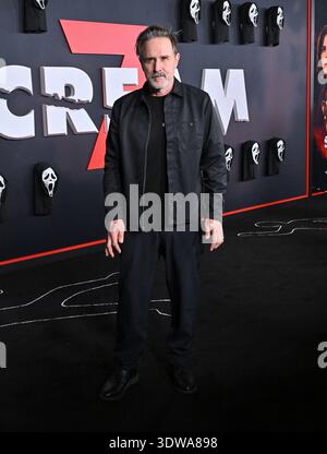 Los Angeles, USA. Februar 2026. David Arquette kam zur Weltpremiere von Scream 7, die am 25. Februar 2026 im Paramount Theatre in Los Angeles stattfand. © LISA OConnor/ Credit: AFF/Alamy Live News Stockfoto
