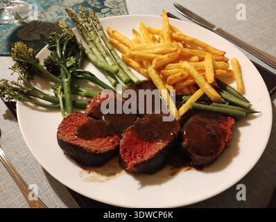 Wildfleisch und Chips. England, Großbritannien Stockfoto