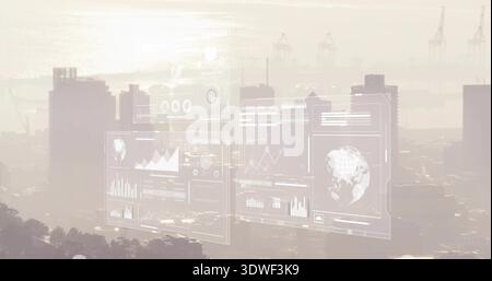 Mit schwachem AR HUD über der trüben Skyline der Küste, mit Karten Globus Kraniche Bäume Hafen Stockfoto