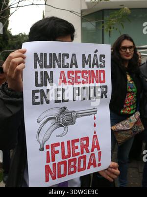 MÄRZ GEGEN DAS BERGBAUGESETZ Quito, Donnerstag, 26. Februar 2026 Umweltkollektive, Yasuni dos, Quito sin Mineria, etc. protestieren vor dem Verfassungsgericht gegen die Genehmigung des Gesetzes zur Stärkung der strategischen Sektoren Bergbau und Energie Fotos API Rolando Enriquez Quito Pichincha Ecuador POL MARCHACONTRALEYMINING 40dd553d5805450b2a4f293d04c684b9 Copyright: xROLANDOxENRIQUEZx Stockfoto