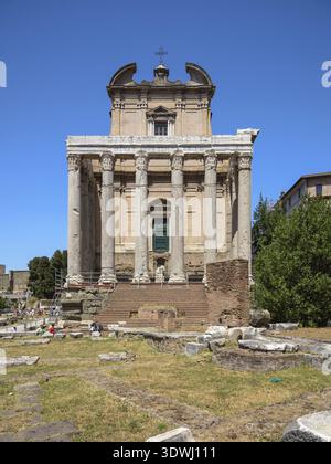 Chiesa di San Lorenzo in Miranda, Tempel des Antoninus und Faustina, Rom, Italien Stockfoto