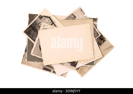 Gestapelte Retro-Fotokarten. Leere Fotokarte mit Kopierraum. Stockfoto