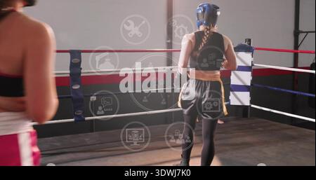 Boxershorts mit Flechtgeflecht, blauer Kopfbedeckung und schwarzen Shorts, die im Ring trainiert werden, Überzüge Stockfoto
