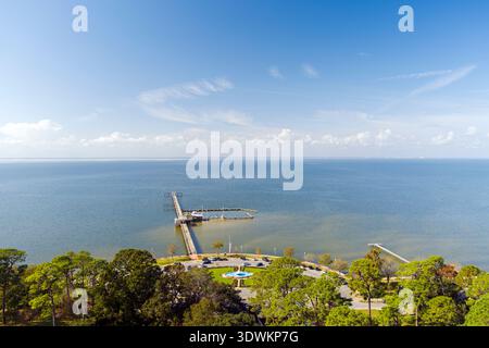 Blick aus der Vogelperspektive auf den Fairhope Pier Stockfoto