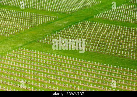 Frankreich, Maas, Douaumont-vaux, Schlacht von Verdun, Militärfriedhof von Douaumont Ossarium, erbaut nach den Plänen der Architekten Léon Azéma, Max Edrei und Jacques Hardy zwischen 1920 und 1932 zum Gedenken an die französischen Soldaten, die in der Schlacht von Verdun 1916 starben Stockfoto