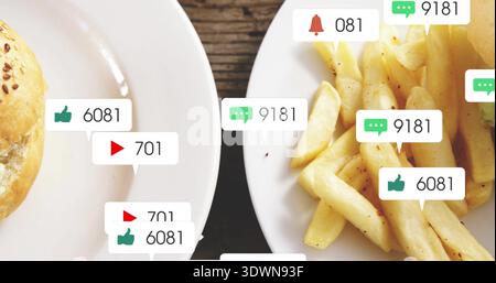 Mit weißen Tellern, auf denen sich festsitzende Brötchen, gewürzte Pommes Frites auf Holztisch mit Symbolen und Theken befinden Stockfoto