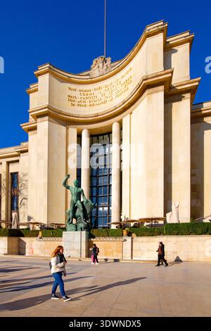 Frankreich, Paris, von der UNESCO als Weltkulturerbe gelistetes Gebiet, Trocadero, Palais de Chaillot, Stadt der Architektur und des Kulturerbes Stockfoto
