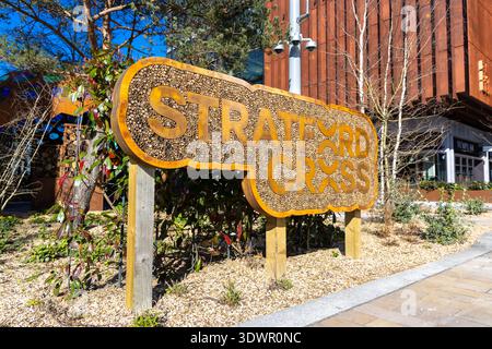 Schild für Stratford Cross, Stratford, Newham, London, England Stockfoto