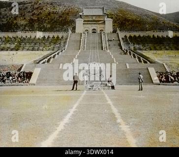 Sun Yat-sen Mausoleum ist die Grabstätte von Sun Yat-sen (1866–1925), Gründer und erster provisorischer Präsident der Republik China. Der Komplex befindet sich am Fuße des Zijin-Berges in Nanjing und wurde zwischen 1926 und 1929 errichtet. Das Archivbild dokumentiert die Architektur des Mausoleums in der Sammlung der Mission Covenant Church of Sweden. Stockfoto