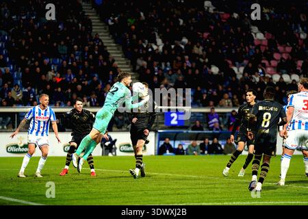 Heerenveen - Torhüter Bernt Klaverboer von sc Heerenveen, Teo Quintero von Sparta Rotterdam, Casper Terho von Sparta Rotterdam während der Eredivisie Saison 2025/2026. Das Spiel findet am 28. Februar 2026 in Heerenveen gegen Sparta Rotterdam Eredivisie 2025-2026 im Abe Lenstra Stadion in Heerenveen, Niederlande statt. (VK Sportphoto/Danny de Groot) Stockfoto