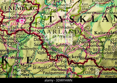 Saarland Deutschland detaillierte Karte mit angrenzenden Regionen Stockfoto