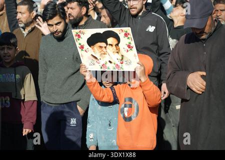 Proteste im Kaschmir-Tal gegen die gemeldete Ermordung des Obersten iranischen Führers Ayatollah Ali Khamenei in einem Streik zwischen den USA und Israel, wobei Demonstranten Anti-US- und Anti-Israel-Parolen verbreiten und Solidarität mit dem iranischen Volk zum Ausdruck bringen. Copyright: XJunaidxBhatx Stockfoto