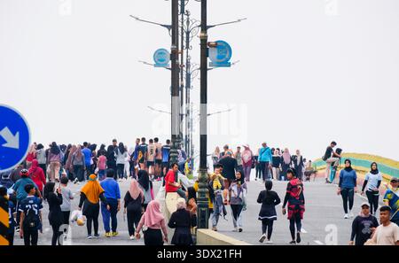 Pekanbaru, Indonesien - 28. September 2025: Die Menschenmassen am autofreien Tag am sonntag Stockfoto