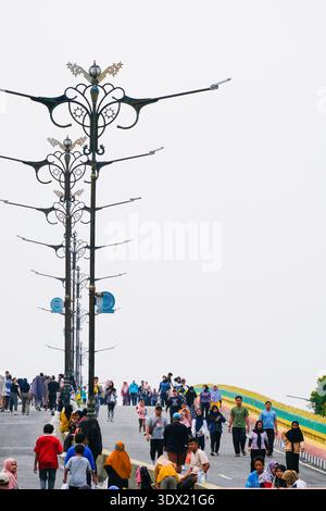 Pekanbaru, Indonesien - 28. September 2025: Die Menschenmassen am autofreien Tag am sonntag Stockfoto