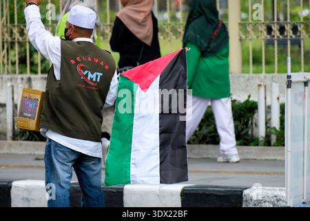 Pekanbaru, Indonesien - 28. September 2025: Humanitäre Organisation sammelt am autofreien Tag Gelder für Palästina Stockfoto
