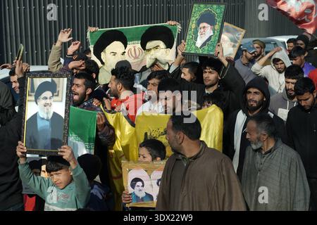 Proteste im Kaschmir-Tal gegen die gemeldete Ermordung des Obersten iranischen Führers Ayatollah Ali Khamenei in einem Streik zwischen den USA und Israel, wobei Demonstranten Anti-US- und Anti-Israel-Parolen verbreiten und Solidarität mit dem iranischen Volk zum Ausdruck bringen. Copyright: XJunaidxBhatx Stockfoto