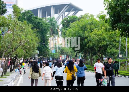 Pekanbaru, Indonesien - 28. September 2025: Die Menschenmassen am autofreien Tag am sonntag Stockfoto