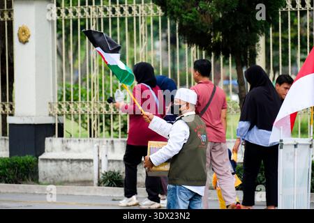 Pekanbaru, Indonesien - 28. September 2025: Humanitäre Organisation sammelt am autofreien Tag Gelder für Palästina Stockfoto