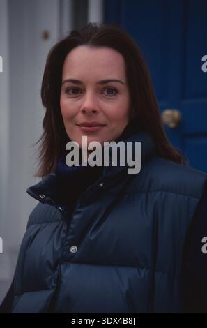 Lifestyle. Außenporträt einer jungen Frau in der Stadt. Stockfoto