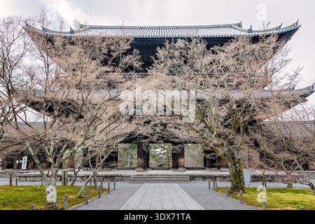 Kyoto, Japan – Januar 2026: Sanmon-Tor am Nanzen‑JI-Tempel in Kyoto, Japan Stockfoto