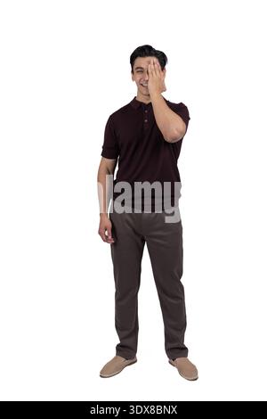 Junger Mann, der mit der Hand am Kinn denkt Stockfoto