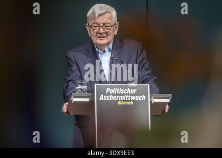 Joschka Fischer, Ehrengast und Grüner Veteran. Porträt des ehemaligen Außenministers und stellvertretenden Bundeskanzlers. Politischer Aschermittwoch von t Stockfoto