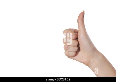 Nahaufnahme der weiblichen Hand, die das Schild mit den Daumen nach oben zeigt, isoliert vor weißem Hintergrund Stockfoto