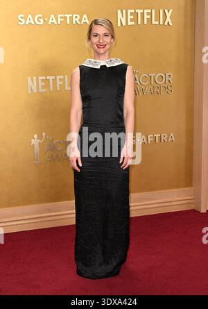 Los Angeles, USA. März 2026. Claire Danes kam am 1. März 2026 zu den 32. Annual Actor Awards im Shrine Auditorium in Los Angeles, CA. © Starbuck/AFF-USA.COM Credit: AFF/Alamy Live News Stockfoto
