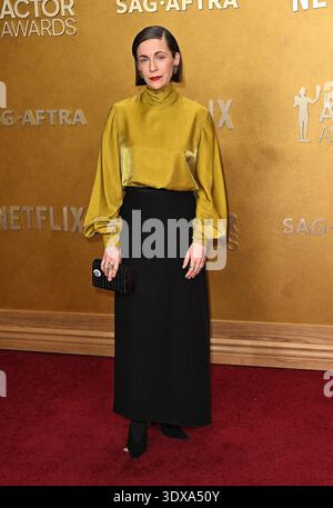 Los Angeles, USA. März 2026. Jen Tullock kam am 1. März 2026 zu den 32. Jährlichen Schauspielpreisen im Shrine Auditorium in Los Angeles, CA. © Starbuck/AFF-USA.COM Credit: AFF/Alamy Live News Stockfoto