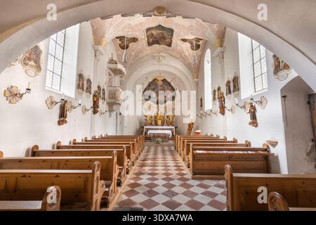 BAD REICHENHALL, DEUTSCHLAND - 8. SEPTEMBER 2025: Die Kirche St. Johannes Spitalkirche Stockfoto