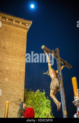 Christus von Buena Muerte (guter Tod) der Hiniesta-Bruderschaft unter dem Ostermond während der Karwoche in Sevilla, Andalusien, Spanien. Stockfoto