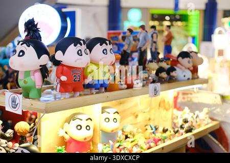 Pattaya, Thailand - 20. November 2025: Eine lebendige Sammlung von Pop-Mart-Spielzeug in einem Einkaufszentrum mit verschiedenen Charakteren und verspieltem Design Stockfoto
