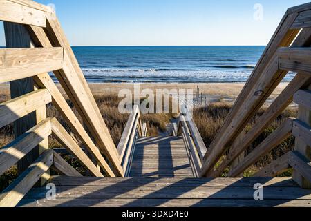 Boardwalk Beach Zugang zum Meer in Indian Beach North Carolina Stockfoto