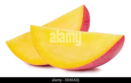 Mangobrüchscheiben über weiß. Beschneidungspfad. Volle Schärfentiefe. Stockfoto