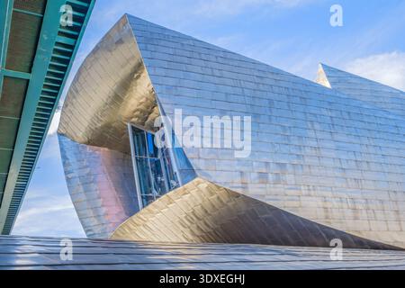 Guggenheim Museum Bilbao Titanarchitektur Detail und geometrische Formen Stockfoto