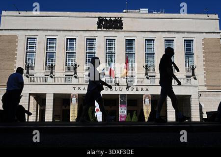 Rom, Italien - 3. November 2024: Das Teatro dell'Opera di Roma in Rom. Stockfoto