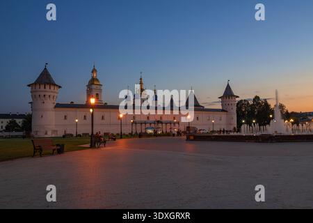 Der alte Tobolsker Kreml im August Dämmerung. Region Tjumen, Russland Stockfoto