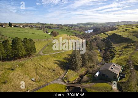 Blick auf das Ryburn Valley vom Top of Baitings Dam. Stockfoto