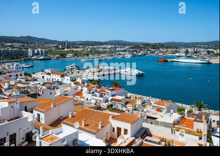 Hafen von Ibiza und historische Altstadt Dalt Vila Stockfoto