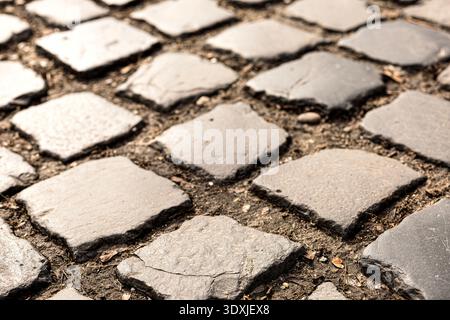 Nahaufnahme des traditionellen grauen Pflasterpflasters. Stockfoto