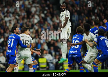 Antonio Rüdiger von Real Madrid CF ist beim LaLiga EA Sports Spiel zwischen Real Madrid CF und Getafe CF im Santiago Bernabéu zu sehen. Endergebnis: Real Madrid CF 0-1 Getafe CF. Stockfoto